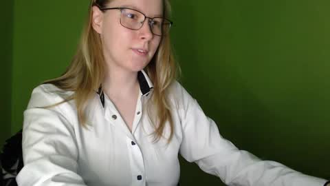 Snapshot of alinasei chatting on 05.20.26 alinasei online show from 05.20.26