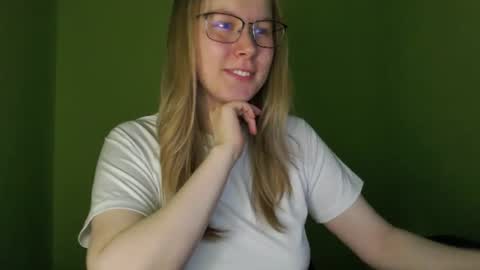 Snapshot of alinasei chatting on 06.14.26 alinasei online show from 06.14.26