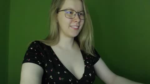 Snapshot of alinasei chatting on 06.17.26 alinasei online show from 06.17.26
