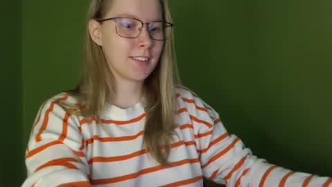 Snapshot of alinasei chatting on 06.19.26 alinasei online show from 06.19.26