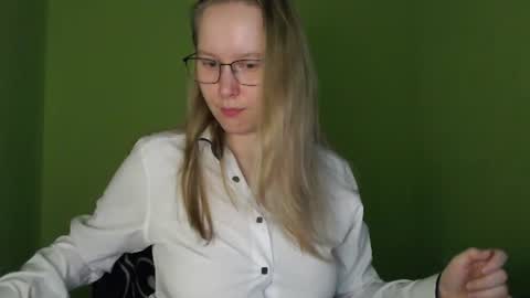 Snapshot of alinasei chatting on 06.22.26 alinasei online show from 06.22.26