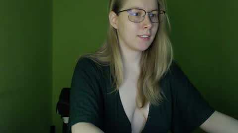 Snapshot of alinasei chatting on 06.23.26 alinasei online show from 06.23.26
