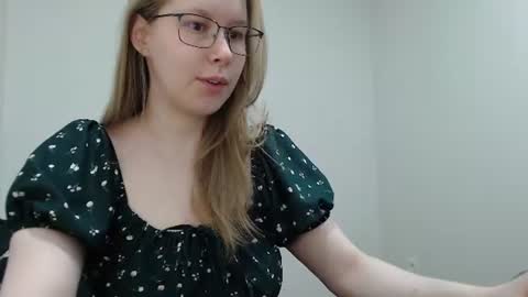 Snapshot of alinasei chatting on 06.28.26 alinasei online show from 06.28.26