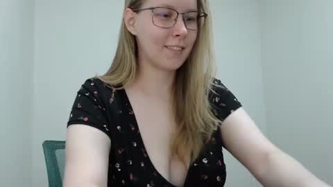 Snapshot of alinasei chatting on 07.18.26 alinasei online show from 07.18.26