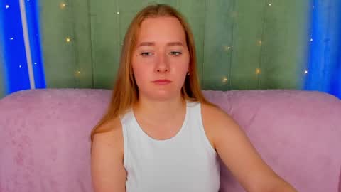 Snapshot of alinawise chatting on 05.19.26 alinawise online show from 05.19.26