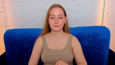 Snapshot of alinawise chatting on 05.26.26 alinawise online show from 05.26.26