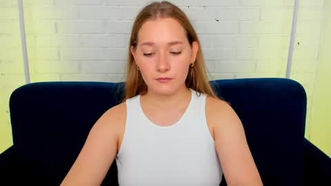 Snapshot of alinawise chatting on 06.10.26 alinawise online show from 06.10.26