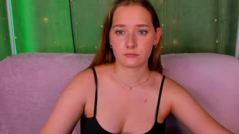 Snapshot of alinawise chatting on 06.22.26 alinawise online show from 06.22.26