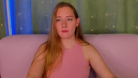 Snapshot of alinawise chatting on 07.14.26 alinawise online show from 07.14.26