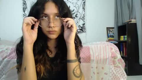 Snapshot of alinawoolf_ chatting on 01.31.25 Ali online show from 01.31.25