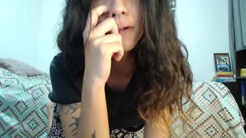 Snapshot of alinawoolf_ chatting on 02.04.25 Ali online show from 02.04.25