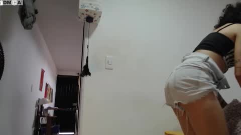 Snapshot of alinawoolf_ chatting on 11.28.25 Ali online show from 11.28.25