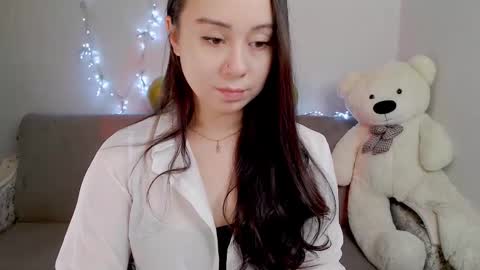 Snapshot of alinaxrose chatting on 10.25.25 AlinaXRose online show from 10.25.25