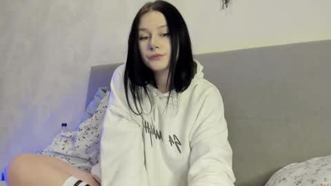 Aline Greeeen online show from 11.20.25