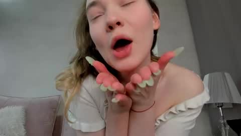Snapshot of alisa_lesly chatting on 02.07.25 Alisa GMT2 Wen - Sun 10 AM - 4 PM except Monday and Tuesday online show from 02.07.25