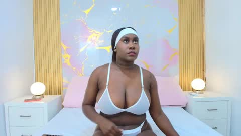 Snapshot of alishadixon chatting on 09.18.25 Alisha online show from 09.18.25