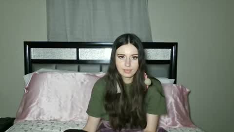 Snapshot of alisonfieldsxo chatting on 06.14.26 Alison Fields online show from 06.14.26