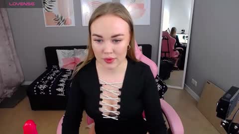 Snapshot of alisonwillow chatting on 02.08.26 Anna online show from 02.08.26