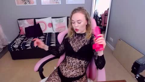 Snapshot of alisonwillow chatting on 02.21.26 Anna online show from 02.21.26