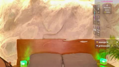 Alison Moon  online show from 01.31.26