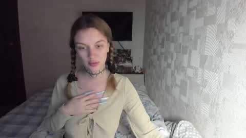 Snapshot of alistrisx chatting on 10.05.25 AlisTrisx online show from 10.05.25