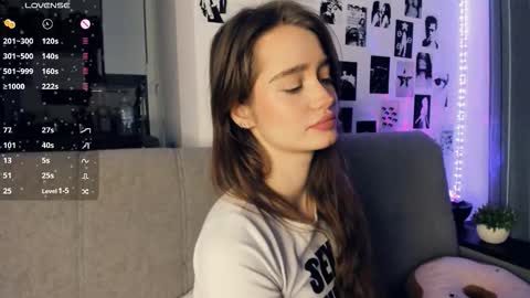 Snapshot of alivialovely chatting on 12.22.25 Alivia online show from 12.22.25