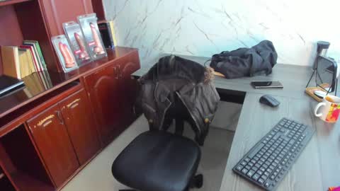 Snapshot of alixlong chatting on 01.23.25 Alix online show from 01.23.25