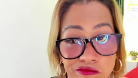 Snapshot of alixlong chatting on 03.07.25 Alix online show from 03.07.25