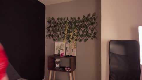 Snapshot of alixon_fiore5 chatting on 12.13.24 alixon online show from 12.13.24