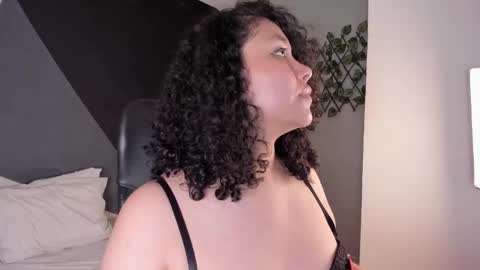 Snapshot of alixon_fiore5 chatting on 12.15.24 alixon online show from 12.15.24