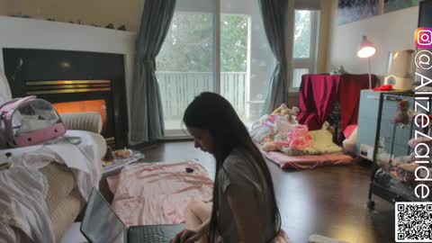 Alize Zaide online show from 02.01.25