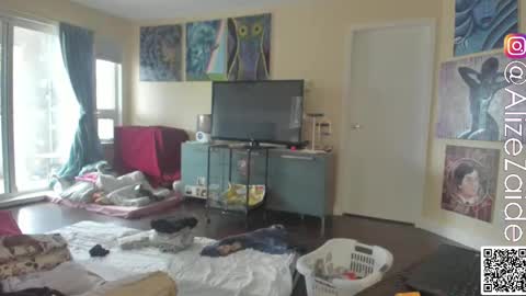 Alize Zaide online show from 03.04.25