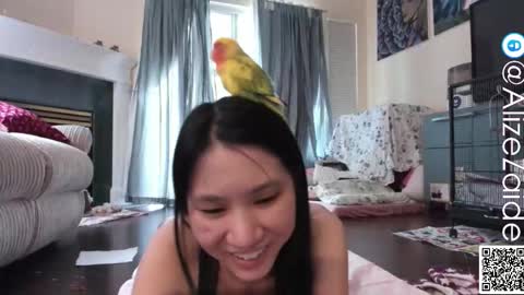 Alize Zaide online show from 10.16.25