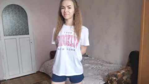 Snapshot of allegraschroeter chatting on 11.23.25 Anna online show from 11.23.25