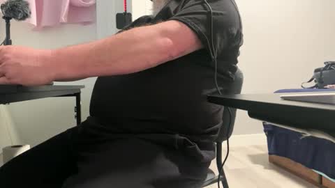 Allergictolove online show from 04.04.26