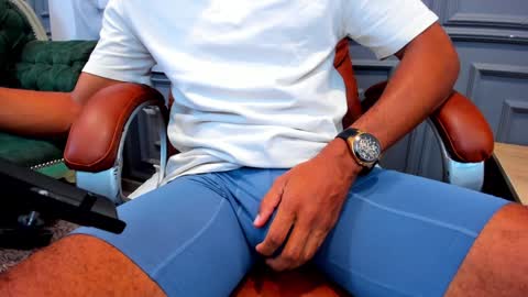 Snapshot of allessandrosantos chatting on 12.16.24 Help me reach 100 likes online show from 12.16.24