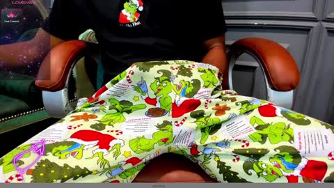 Snapshot of allessandrosantos chatting on 12.25.24 Help me reach 100 likes online show from 12.25.24