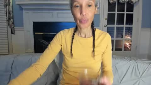 Snapshot of allgood4u chatting on 01.19.25 wishlist on bio online show from 01.19.25