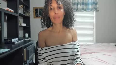Snapshot of allgood4u chatting on 02.15.25 wishlist on bio online show from 02.15.25