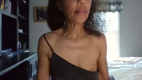 Snapshot of allgood4u chatting on 09.12.25 wishlist on bio online show from 09.12.25