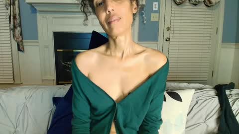 Snapshot of allgood4u chatting on 10.05.25 wishlist on bio online show from 10.05.25