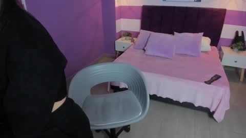 Snapshot of alli_cooper chatting on 12.17.24 Ali online show from 12.17.24