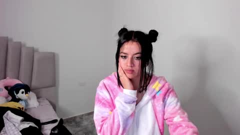 Snapshot of alli_cooper chatting on 02.21.25 Ali online show from 02.21.25