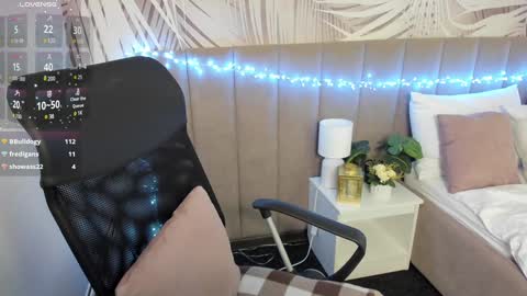 Snapshot of alli_zi chatting on 12.31.24 Blair online show from 12.31.24