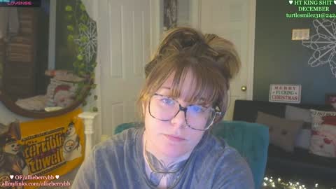 Snapshot of allieberrybb chatting on 12.12.24  bb  online show from 12.12.24