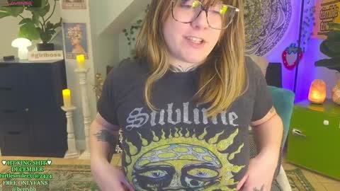 Snapshot of allieberrybb chatting on 12.31.24  bb  online show from 12.31.24