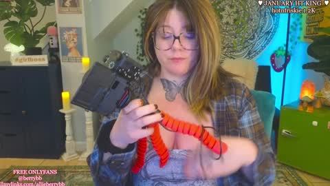 Snapshot of allieberrybb chatting on 01.14.25  bb  online show from 01.14.25