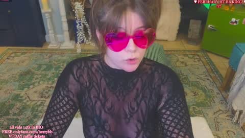 Snapshot of allieberrybb chatting on 02.05.25  bb  online show from 02.05.25
