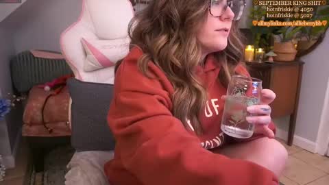 Snapshot of allieberrybb chatting on 09.20.25  bb  online show from 09.20.25