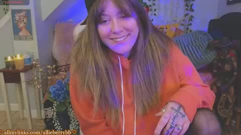 Snapshot of allieberrybb chatting on 10.11.25  bb  online show from 10.11.25